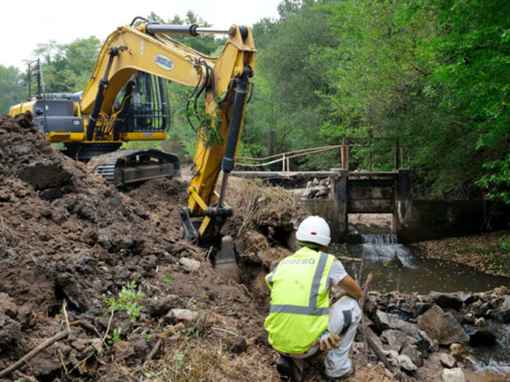 Sobebo travaille à la restauration du cours d’eau de la Vallée de la Saye