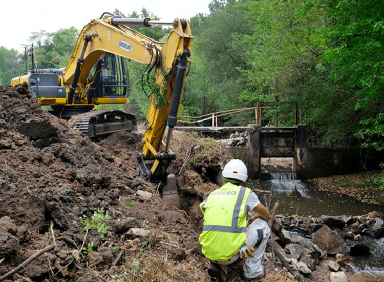 Sobebo travaille à la restauration du cours d’eau de la Vallée Saye